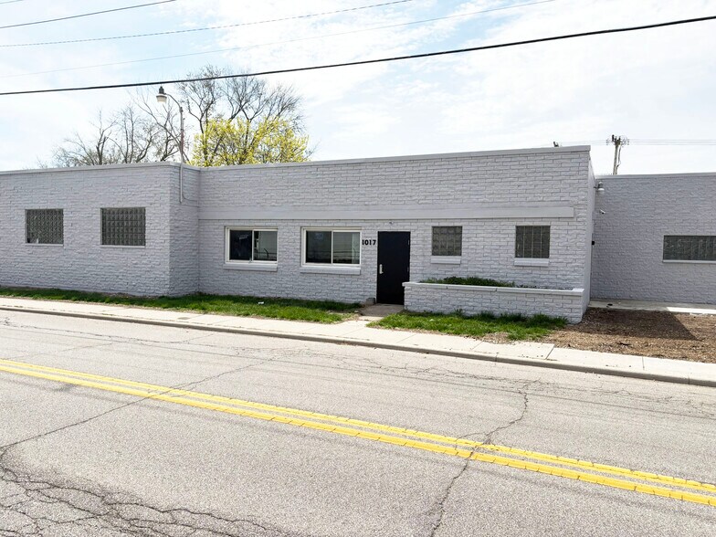1017 S Logan St, Mishawaka, IN à louer - Photo de l’immeuble – Image 2 sur 16