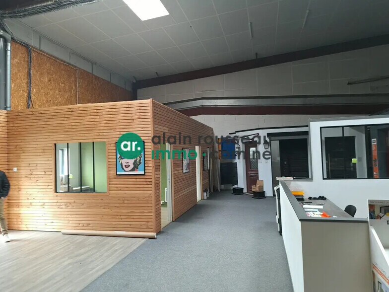 Local d'activités dans SAINT-BARTHELEMY-D'ANJOU à vendre - Photo intérieure – Image 2 sur 10