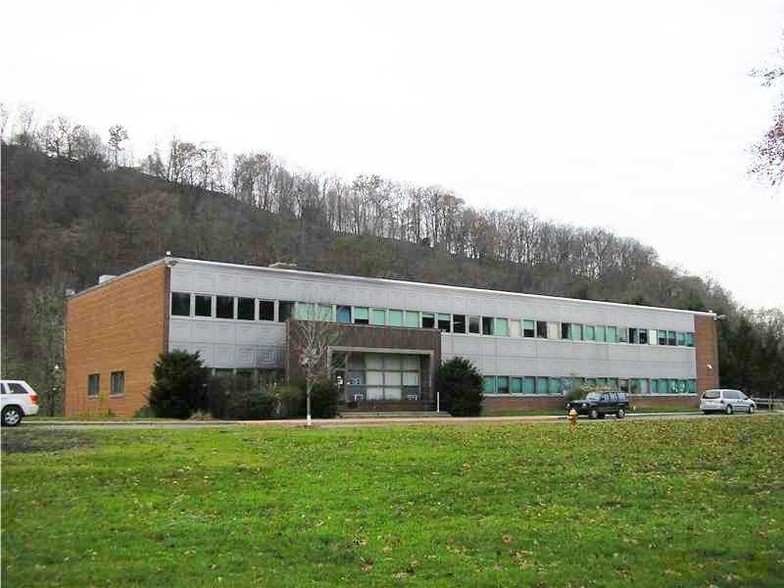 1 Kiski Ave, Leechburg, PA à vendre - Photo de l’immeuble – Image 3 sur 11