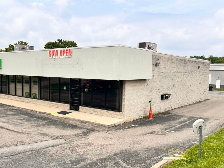 810 Ohio Pike, Withamsville, OH à louer - Photo de l’immeuble – Image 2 sur 34