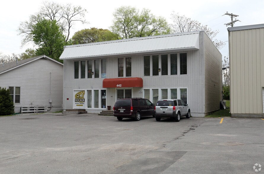 442 E Iris Dr, Nashville, TN à vendre - Photo de l’immeuble – Image 2 sur 3
