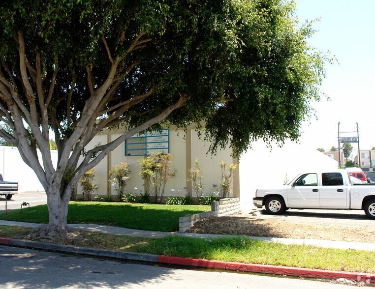 1253 Logan Ave, Costa Mesa, CA à louer - Photo de l’immeuble – Image 3 sur 4
