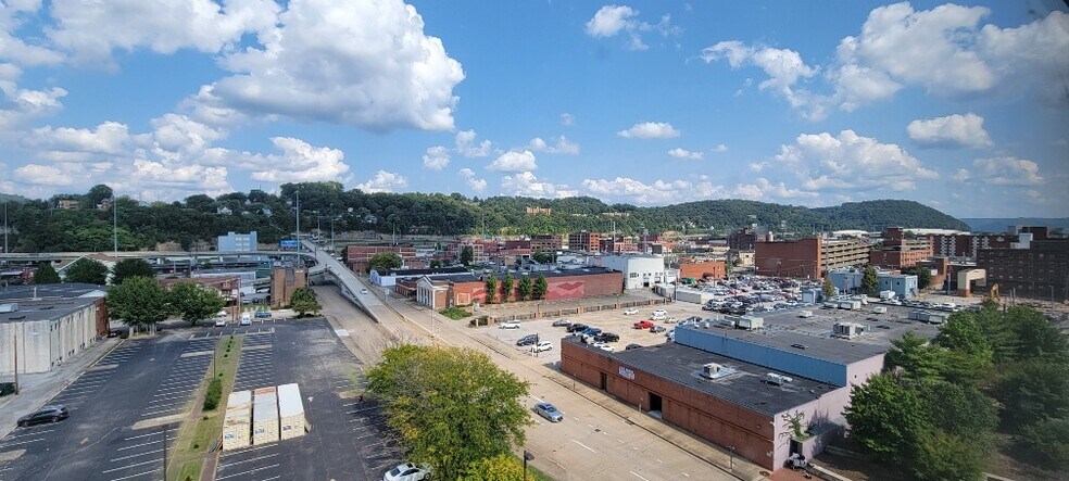 408 Leon Sullivan Way, Charleston, WV à louer - Photo de l’immeuble – Image 1 sur 25