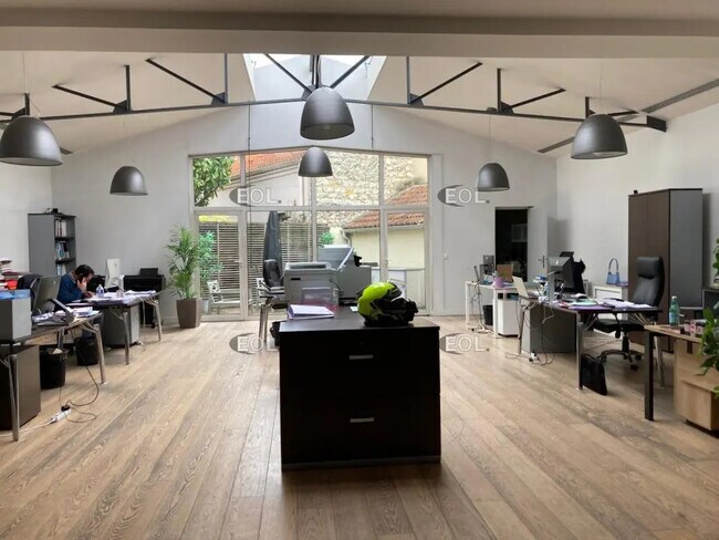 Plus de détails pour Local d’activités à vendre