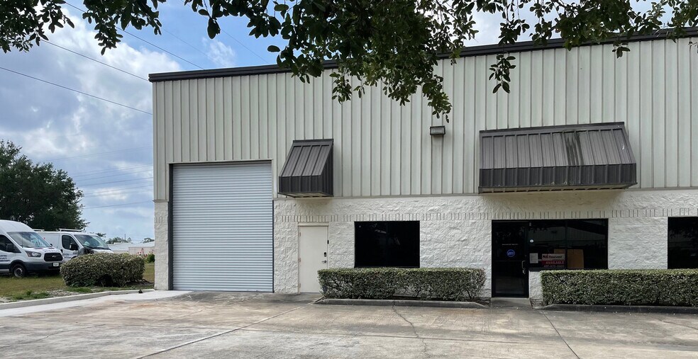 403 Chairman Ct, Debary, FL à vendre - Photo de l’immeuble – Image 1 sur 1