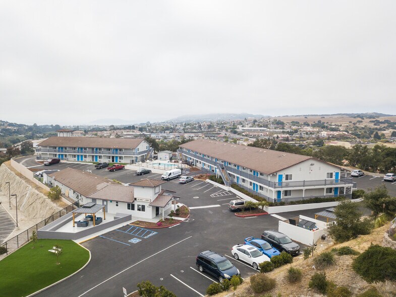 555 Camino Mercado, Arroyo Grande, CA à vendre - Photo de l’immeuble – Image 2 sur 19