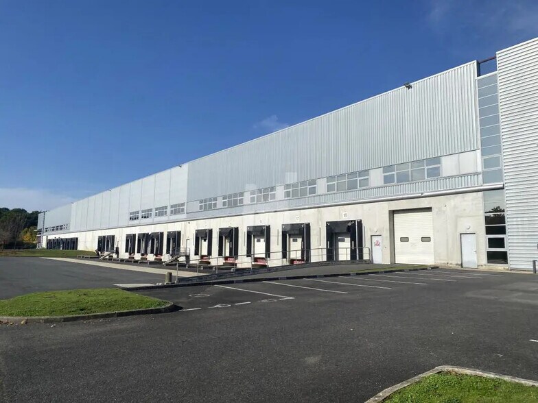 Industriel/Logistique dans Combs-la-Ville à louer - Photo de l’immeuble – Image 2 sur 5