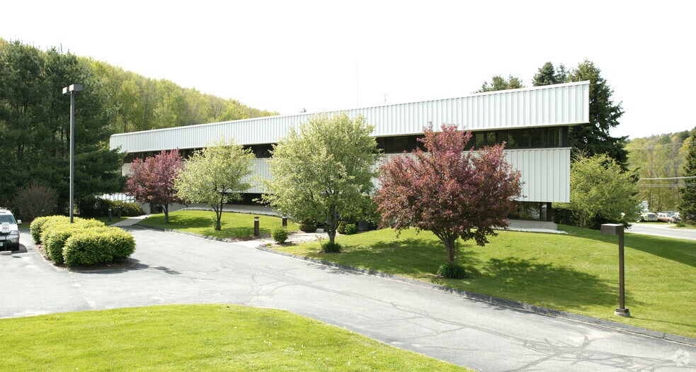 427 Goshen Rd, Torrington, CT à vendre - Photo de l’immeuble – Image 2 sur 27