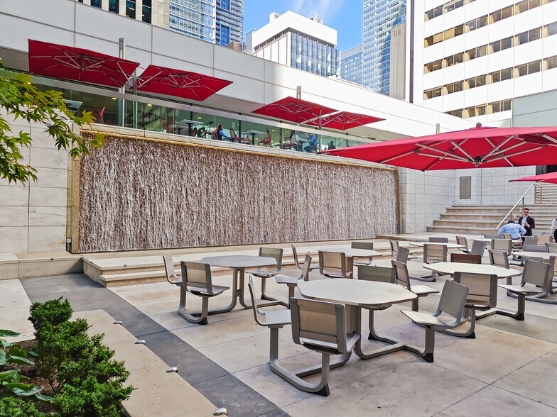 130 King St W, Toronto, ON à louer - Photo de l’immeuble – Image 3 sur 14