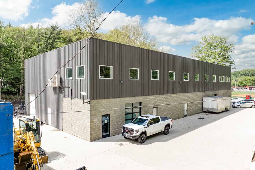 528 Camp Horne Rd, Pittsburgh, PA à louer - Photo de l’immeuble – Image 3 sur 5