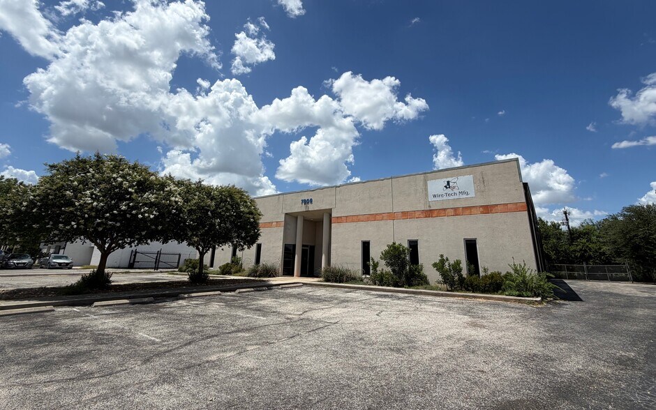 7806 Fortune Dr, San Antonio, TX à louer - Photo de l’immeuble – Image 1 sur 4