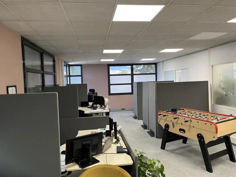 Bureau dans La Seyne-sur-Mer à louer - Photo de l’immeuble – Image 1 sur 2