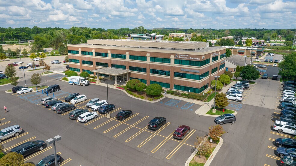 2251 N Squirrel Rd, Auburn Hills, MI à louer - Photo de l’immeuble – Image 3 sur 5