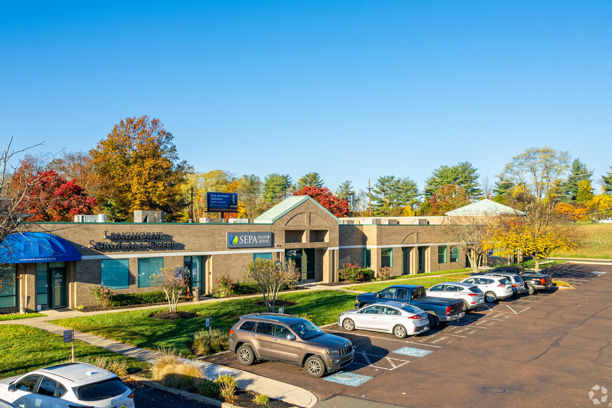 800 Town Center Dr, Langhorne, PA à louer Photo de l’immeuble– Image 1 sur 25