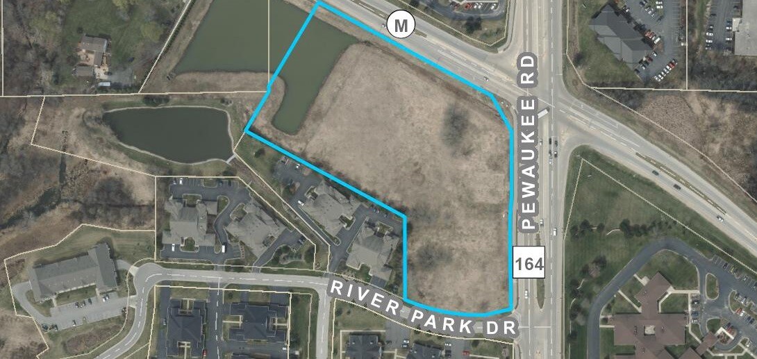 HWY 164 & HWY M, Pewaukee, WI à vendre Photo principale– Image 1 sur 3