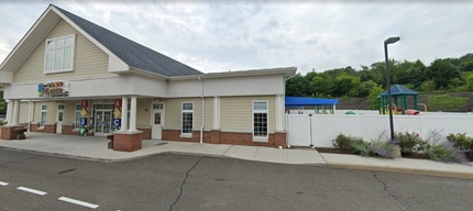 266-276 S Main St, Newtown, CT à louer Photo de l’immeuble– Image 2 sur 2