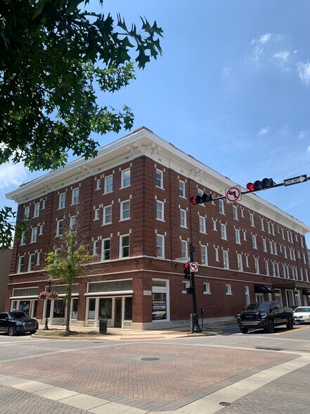 120 Holmes Ave NE, Huntsville, AL à louer - Photo de l’immeuble – Image 1 sur 8