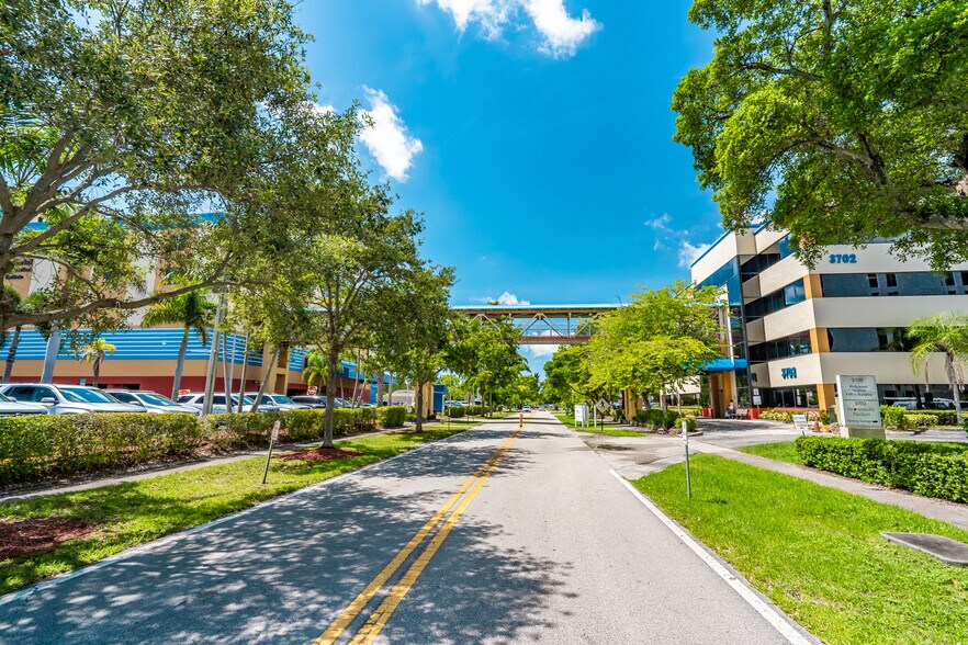 3702 Washington St, Hollywood, FL à louer - Photo de l’immeuble – Image 2 sur 21