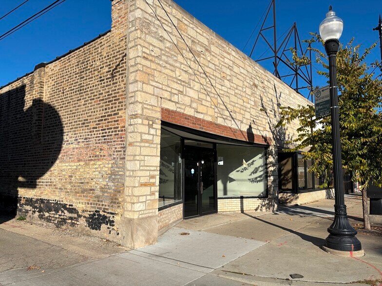 4212 W Irving Park Rd, Chicago, IL à vendre - Photo de l’immeuble – Image 1 sur 16