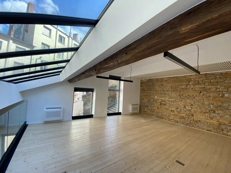 Bureau dans Lyon à vendre - Photo de l’immeuble – Image 2 sur 12