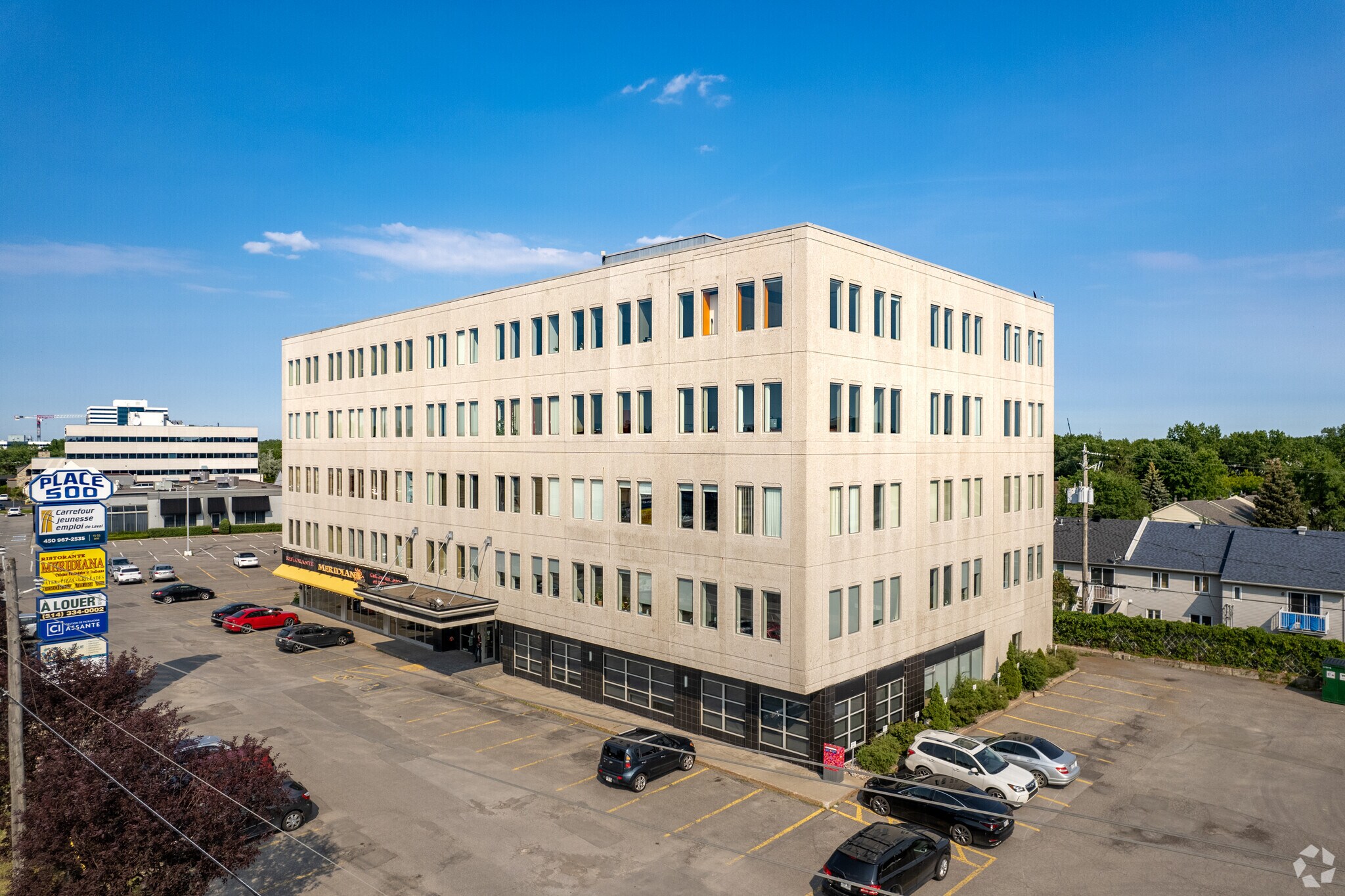 500 Boul Saint-Martin O, Laval, QC à louer Photo de l’immeuble– Image 1 sur 9