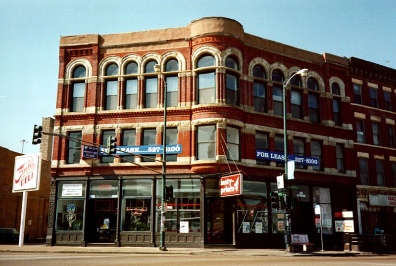 1105 W Chicago Ave, Chicago, IL à louer - Photo de l’immeuble – Image 2 sur 38