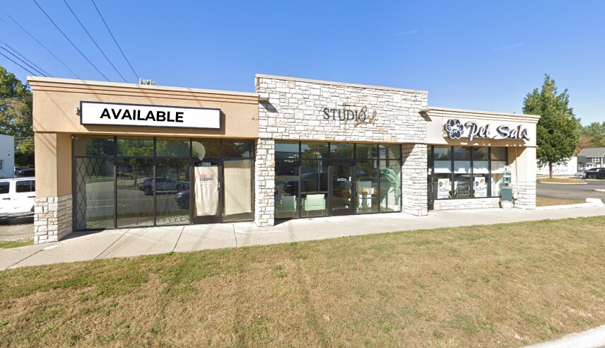 15556-15560 W Twelve Mile Rd, Southfield, MI à louer Photo de l’immeuble– Image 1 sur 4