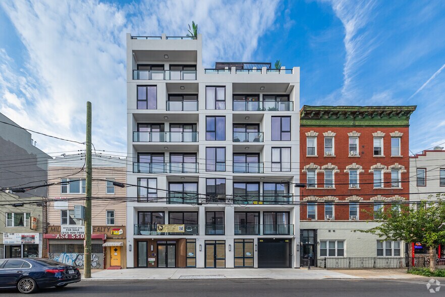 23-33 Astoria Blvd, Astoria, NY à vendre - Photo de l’immeuble – Image 2 sur 4