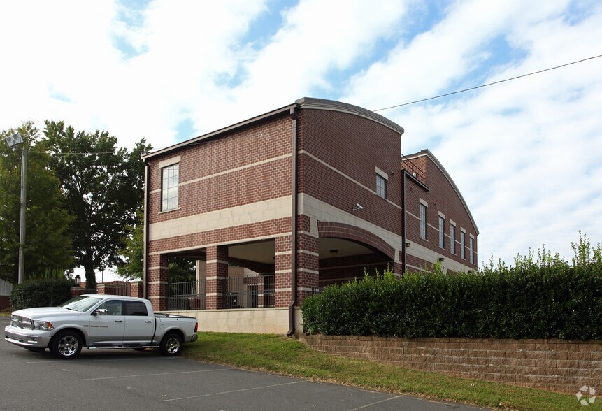 1216-1220 S Graham St, Charlotte, NC à louer - Photo de l’immeuble – Image 3 sur 11