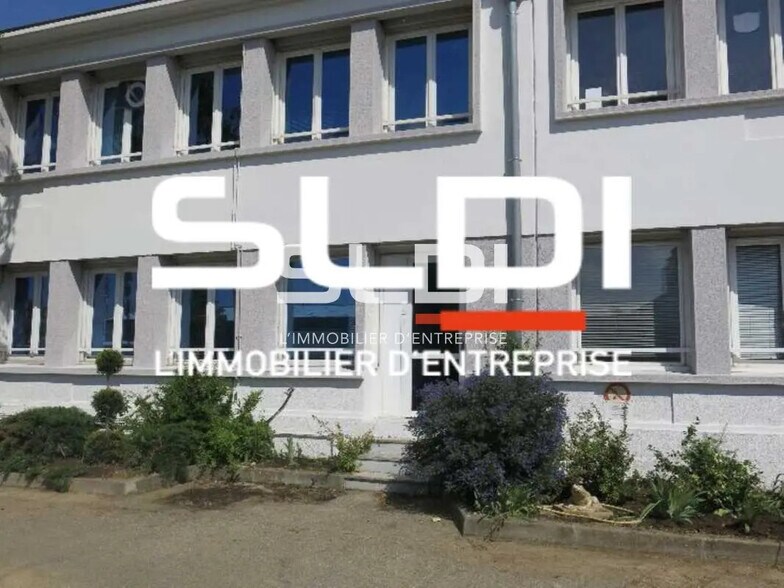 Local d’activités dans Vénissieux à louer - Photo de l’immeuble – Image 2 sur 10