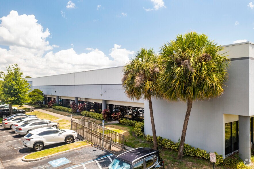2880 N Scherer Dr, Saint Petersburg, FL à louer - Photo de l’immeuble – Image 2 sur 8