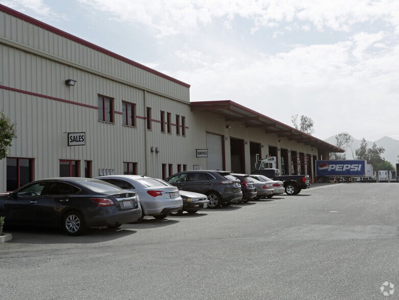 16025 Slover Ave, Fontana, CA à louer - Photo de l’immeuble – Image 2 sur 3