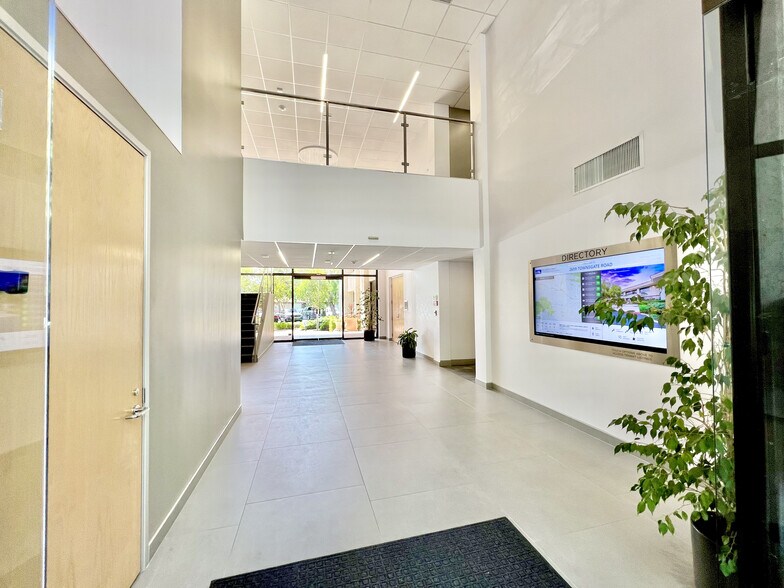 2659 Townsgate Rd, Westlake Village, CA à louer - Photo intérieure – Image 3 sur 9