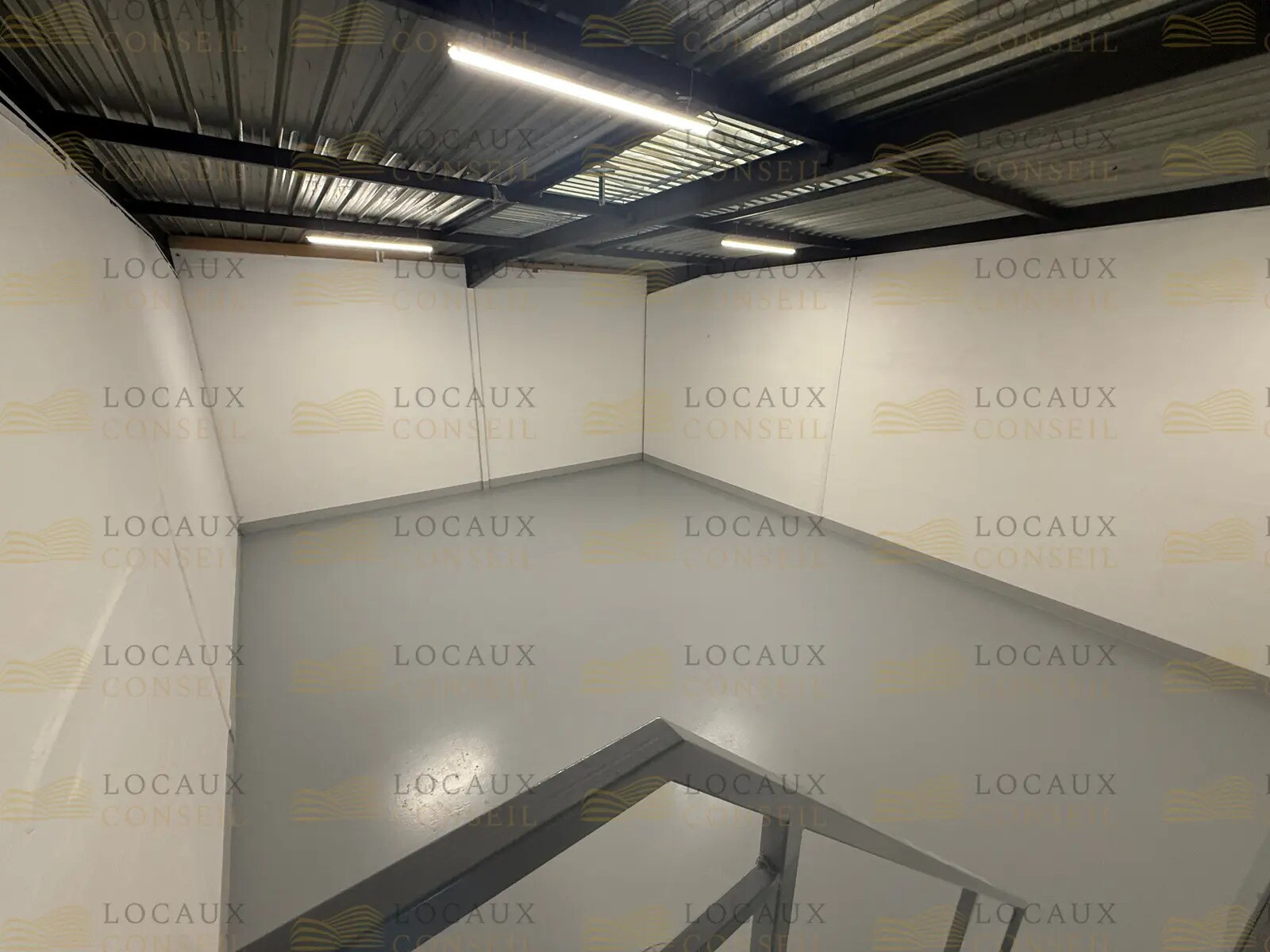 Local d’activités dans SAINT-OUEN-L'AUMONE à louer Photo intérieure– Image 1 sur 8