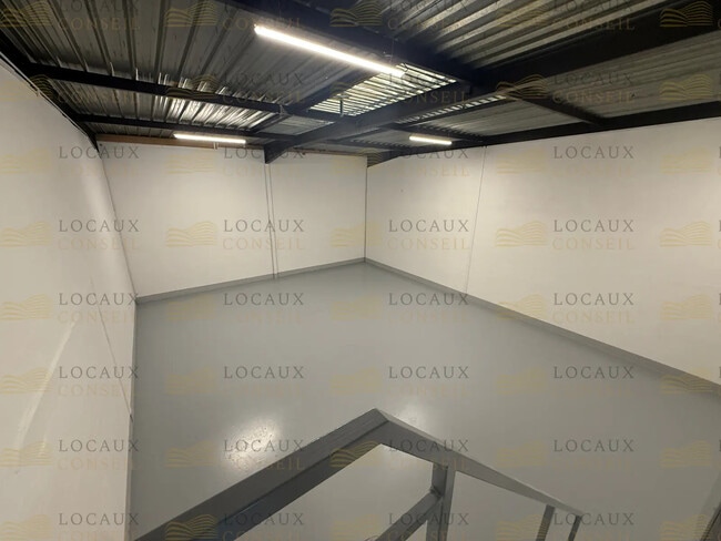 Plus de détails pour Local d'activités à louer