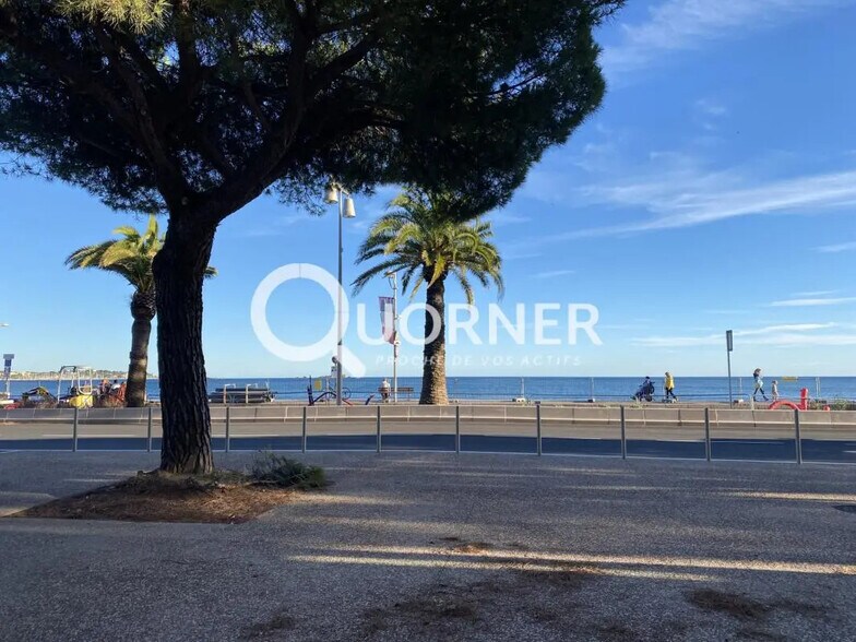 Bureau dans Fréjus à louer - Photo de l’immeuble – Image 1 sur 9