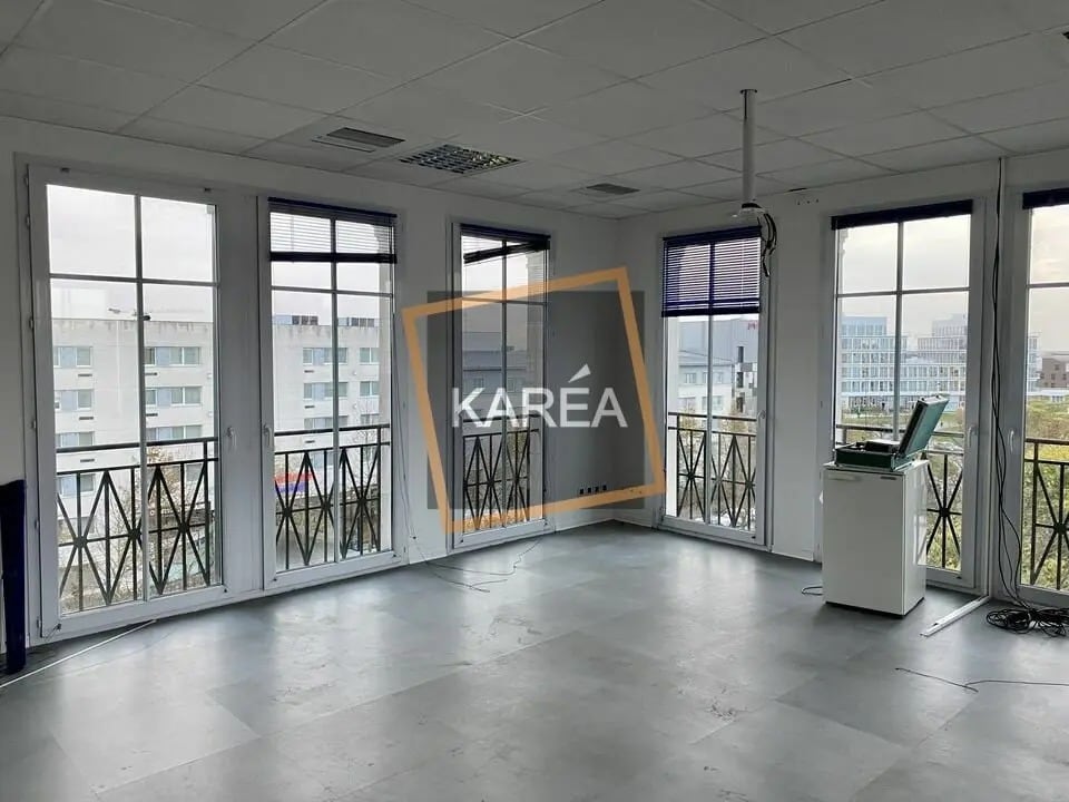 Bureau dans Chessy à louer Photo intérieure– Image 1 sur 2