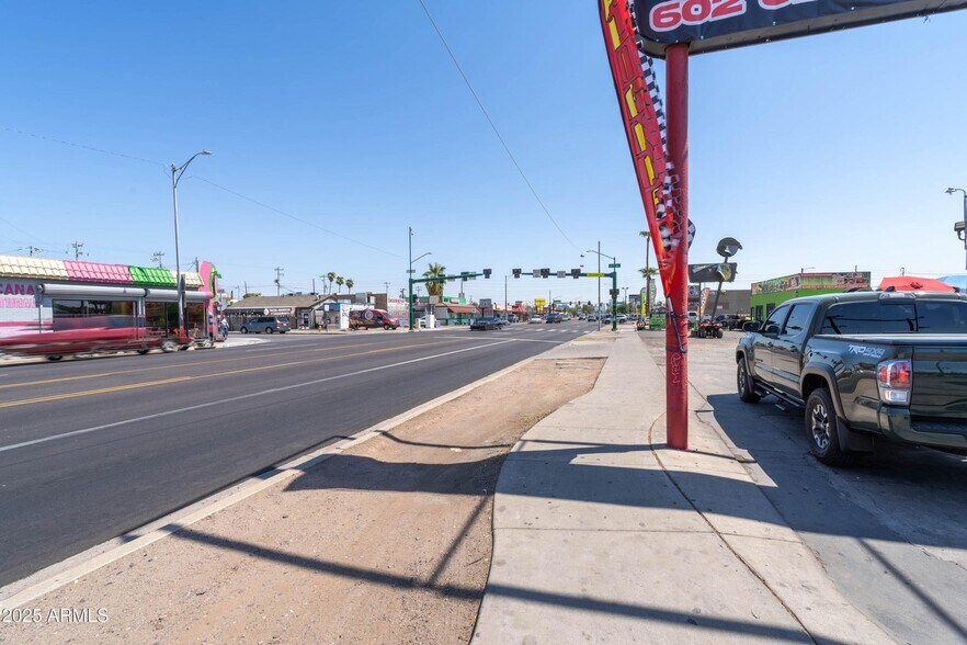 2735 W Van Buren St, Phoenix, AZ à vendre - Photo de l’immeuble – Image 2 sur 18