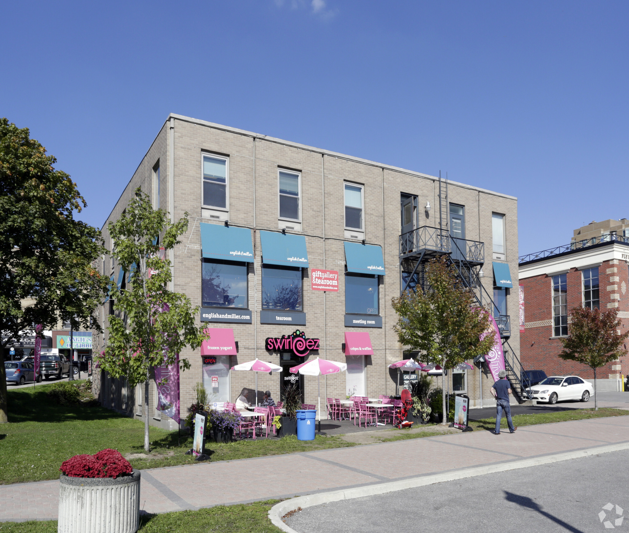 89 Dunlop St E, Barrie, ON à louer Photo principale– Image 1 sur 3