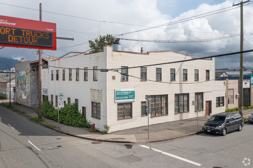 236 Clark Dr, Vancouver, BC à louer - Photo principale – Image 1 sur 4