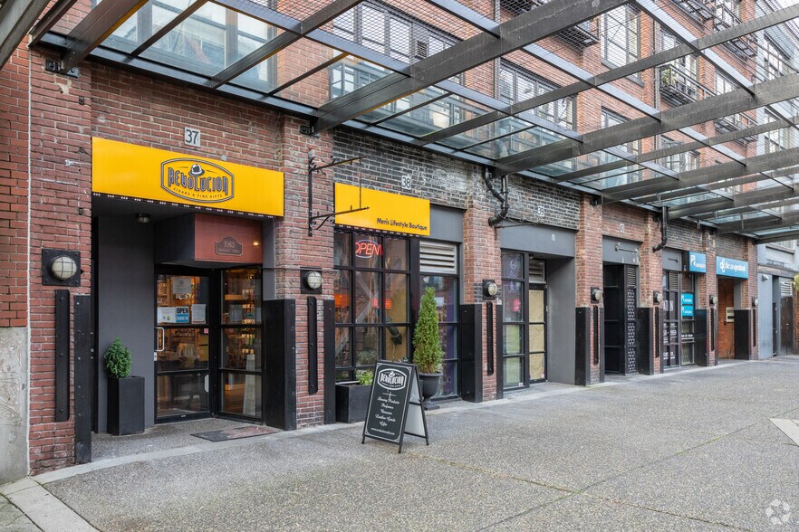 1055 Mainland St, Vancouver, BC à vendre - Photo de l’immeuble – Image 2 sur 4