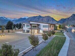 11020 N 5500 W, Highland, UT à louer Photo de l’immeuble– Image 2 sur 10