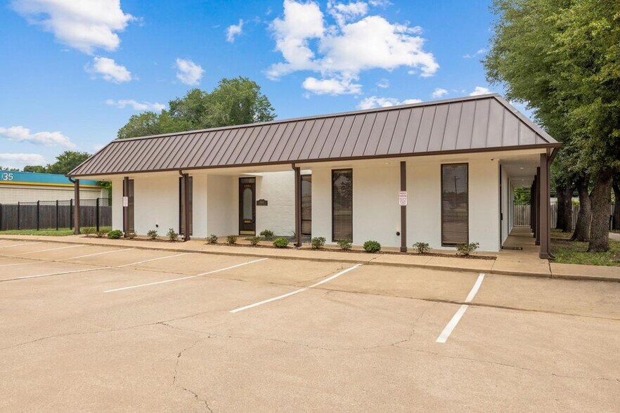 3901 W Pioneer Pky, Arlington, TX à vendre - Photo de l’immeuble – Image 2 sur 7
