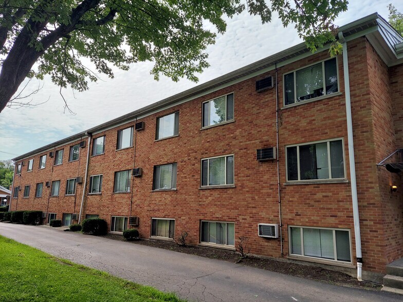 75 Units North Cincinnati Portfolio portefeuille de 3 biens à vendre sur LoopNet.fr - Photo de l’immeuble – Image 2 sur 10