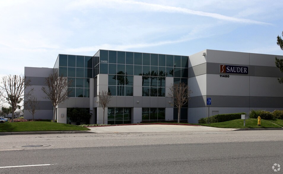 11450 Philadelphia St, Jurupa Valley, CA à louer - Photo de l’immeuble – Image 3 sur 12