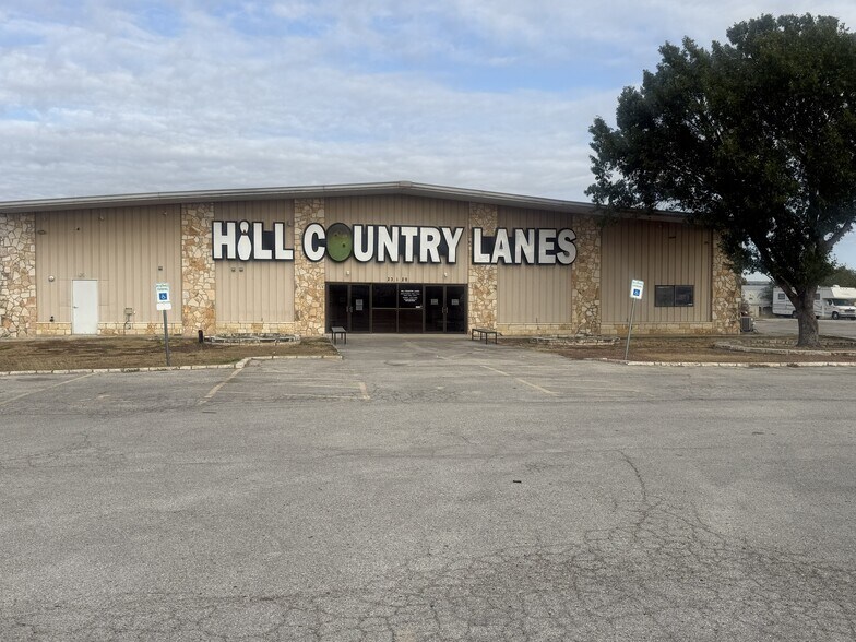 23129 N Interstate 35, New Braunfels, TX à louer - Photo de l’immeuble – Image 1 sur 5