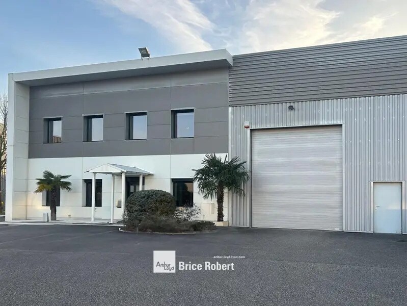 290 Rue Ferdinand Perrier, Saint-Priest à louer Photo de l’immeuble– Image 1 sur 9