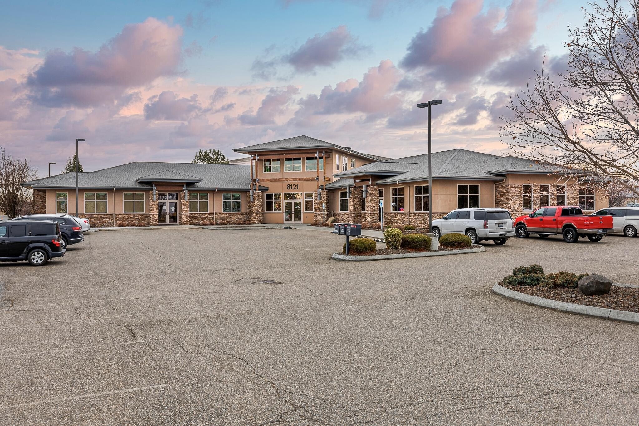 8121 W Grandridge Blvd, Kennewick, WA à louer Photo principale– Image 1 sur 16