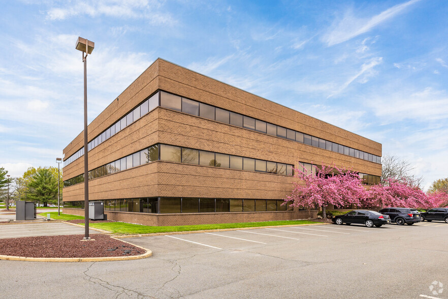 810 Bear Tavern Rd, Ewing, NJ à louer - Photo de l’immeuble – Image 3 sur 4