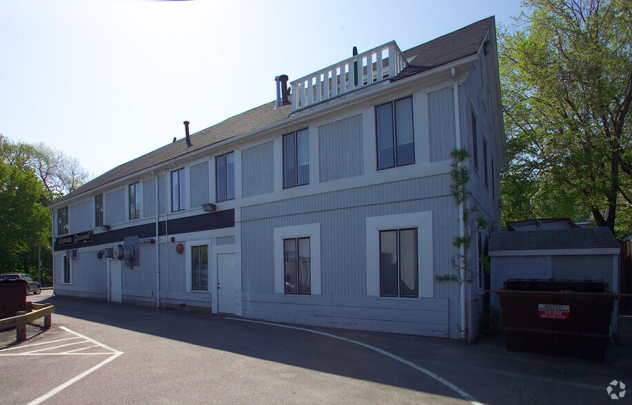 11 River St, Wellesley, MA à louer - Photo de l’immeuble – Image 3 sur 12